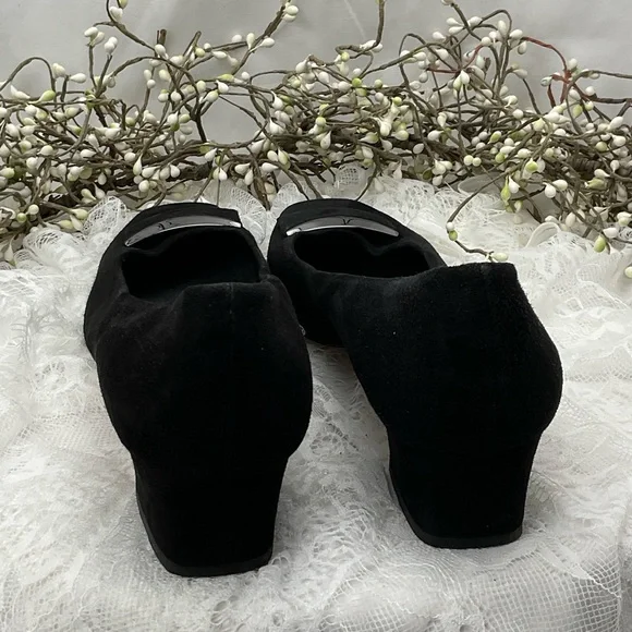 Vaneli Dannee Black Suede Low Heels Suede Pumps w/Silver Accents Sz10.5 #0217 - Picture 3 of 9